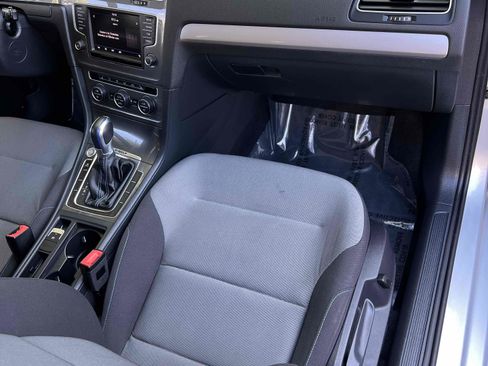 Used 2016 Volkswagen e-Golf SE w/ DC Fast Charging Package image 32