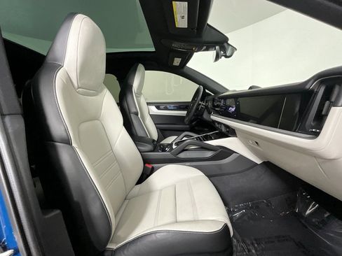 Used 2025 Porsche Cayenne S image 21