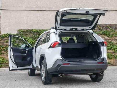 Certified 2025 Toyota RAV4 XLE FWD image 27