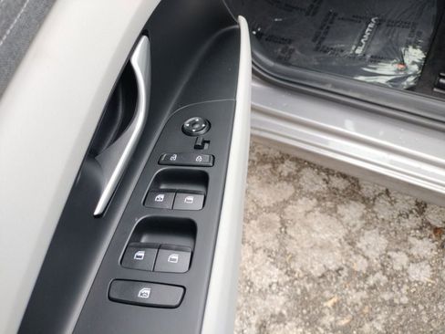 Used 2025 Hyundai Elantra Limited FWD image 32