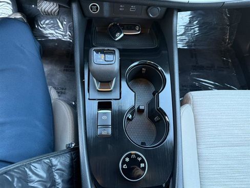 Used 2023 Nissan Rogue SV image 35