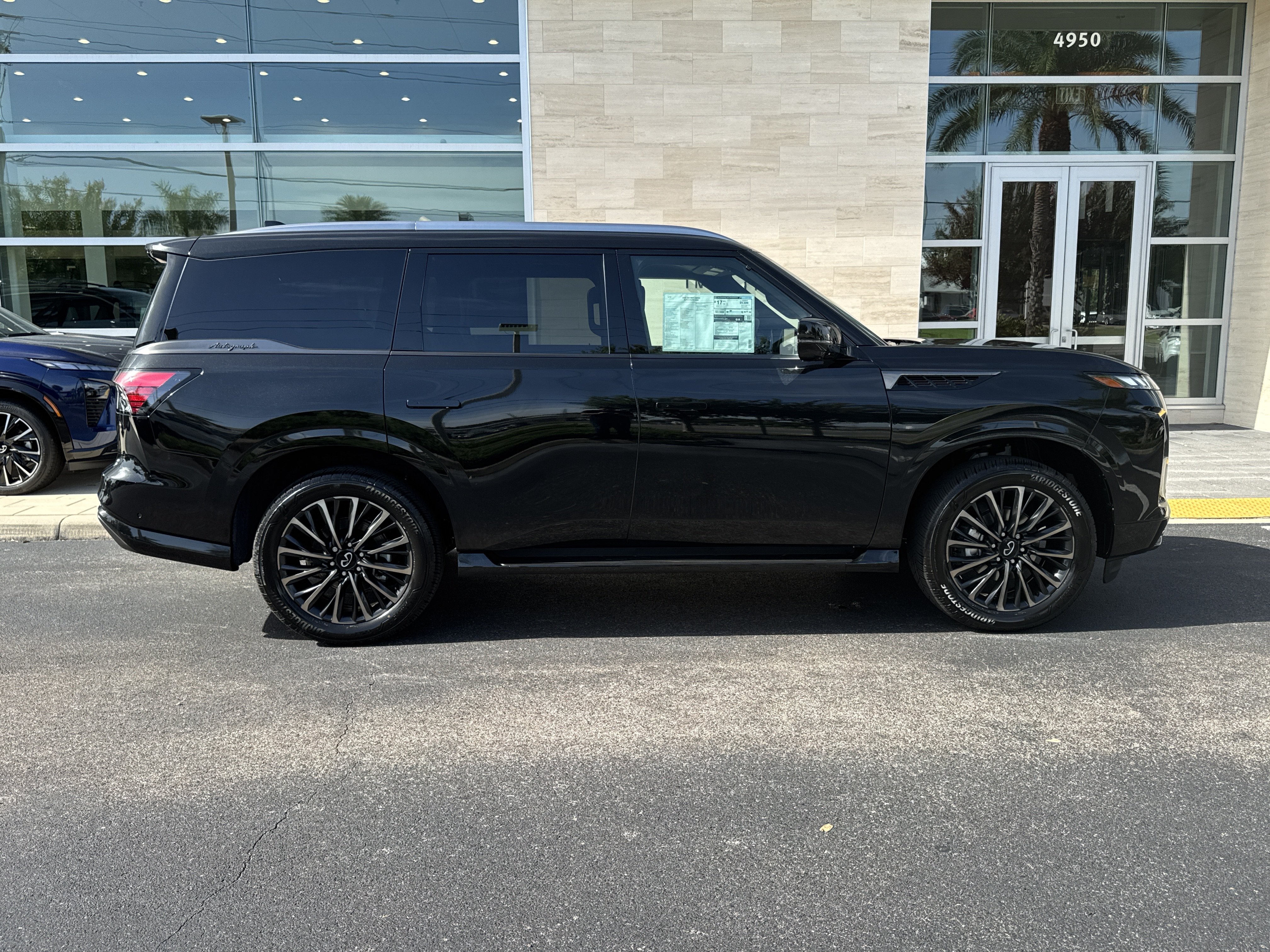 New 2027 INFINITI QX80 Autograph w/ Premium Cargo Package AWD/4WD image 3