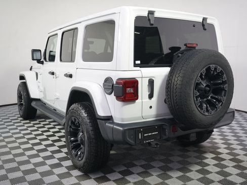 Used 2019 Jeep Wrangler Unlimited Sahara AWD/4WD image 4