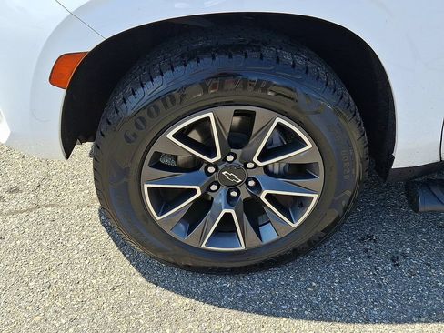 Used 2023 Chevrolet Tahoe Z71 w/ Luxury Package AWD/4WD image 13