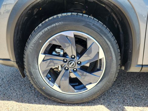 Used 2024 Nissan Rogue SV FWD image 17