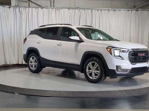 Used 2023 GMC Terrain SLE w/ Driver Convenience Package AWD/4WD image 2