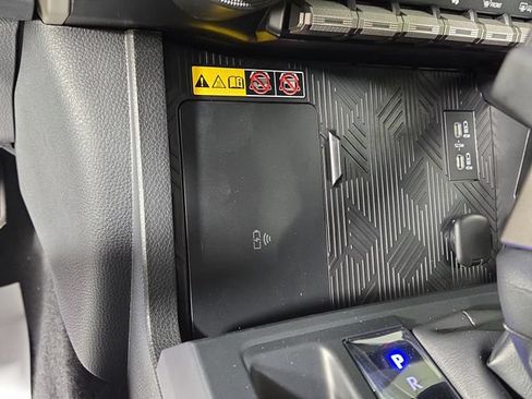 Used 2025 Toyota Tacoma Limited AWD/4WD image 24