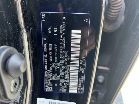 Used 2024 Toyota Highlander LE FWD image 37