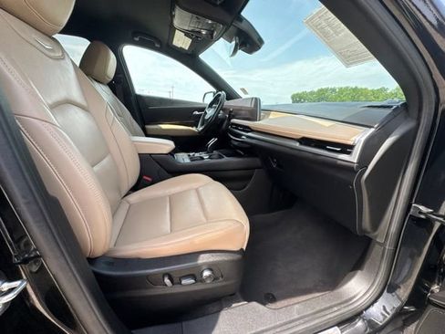Used 2025 Cadillac XT4 Premium Luxury FWD image 20