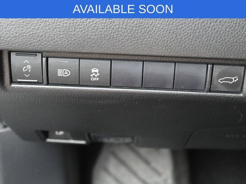 Used 2021 Toyota Venza LE w/ Carpet Mat Package (TMS) AWD/4WD image 15