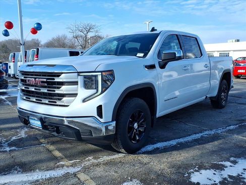 Used 2022 GMC Sierra 1500 SLE w/ Enhanced Capability Package AWD/4WD image 3