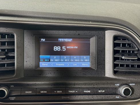 Used 2020 Hyundai Elantra SE image 14