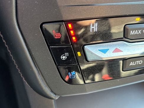 Used 2020 Ford Explorer Platinum w/ Premium Technology Package image 18