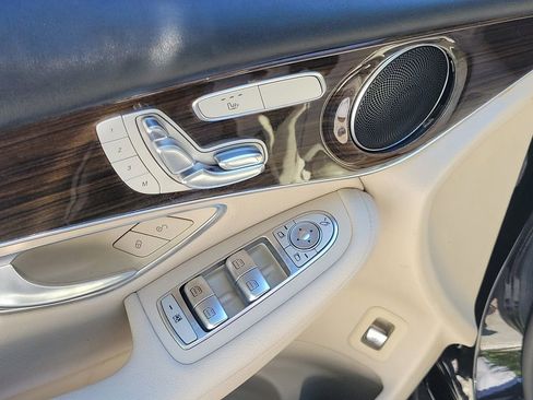 Used 2020 Mercedes-Benz GLC 300 4MATIC image 24