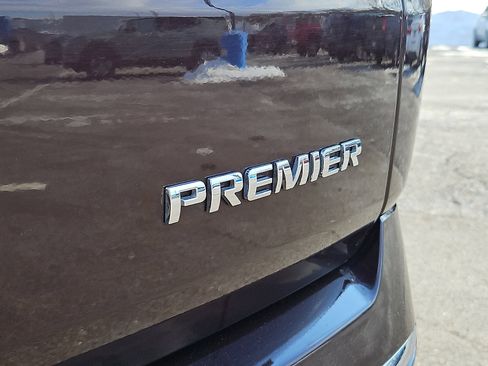 Used 2022 Chevrolet Traverse Premier image 32