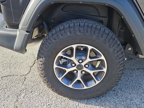 Used 2024 Jeep Wrangler Sport S image 5