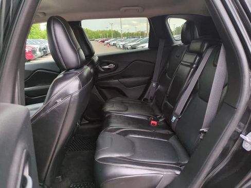 Used 2015 Jeep Cherokee Latitude w/ Comfort/Convenience Group AWD/4WD image 13