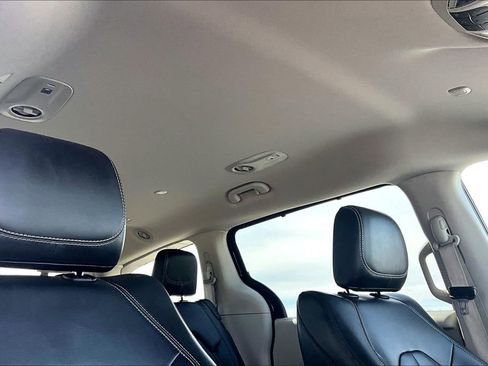 Used 2023 Chrysler Pacifica Touring-L image 20