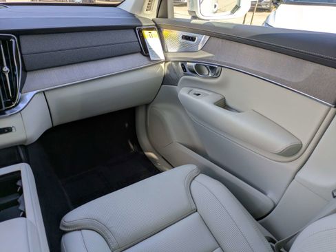 New 2026 Volvo XC90 B6 Ultra image 18