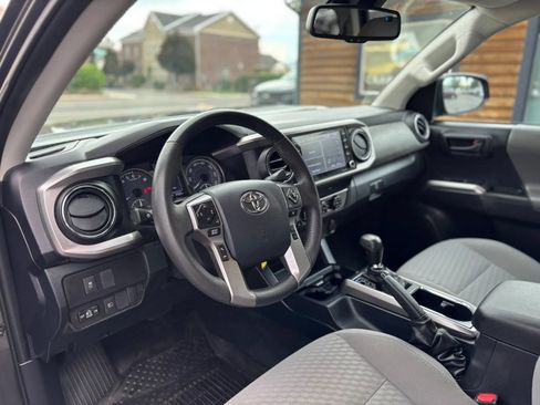 Used 2020 Toyota Tacoma SR5 AWD/4WD image 11