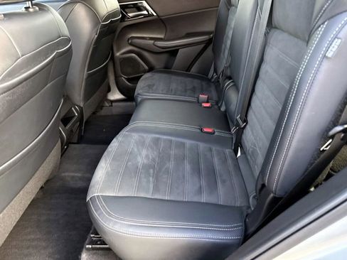 Used 2024 Mitsubishi Outlander SE image 15