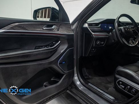 Used 2021 Jeep Grand Cherokee L Overland w/ Luxury Tech Group IV image 10