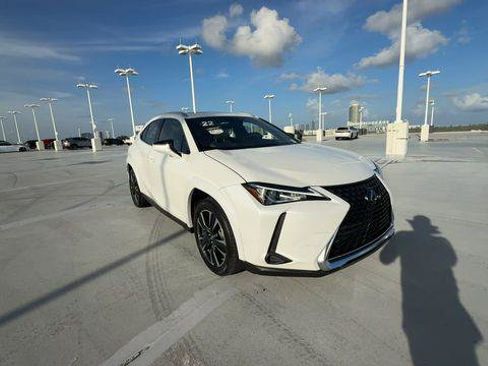 Certified 2022 Lexus UX 200 w/ Premium Package FWD image 2