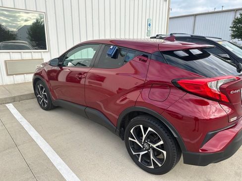 Used 2018 Toyota C-HR XLE FWD image 5