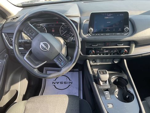Used 2025 Nissan Rogue SV FWD image 16