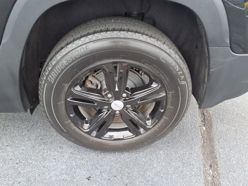 Used 2022 GMC Terrain SLE w/ Driver Convenience Package image 23