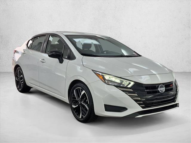 Used 2025 Nissan Versa SR FWD image 3