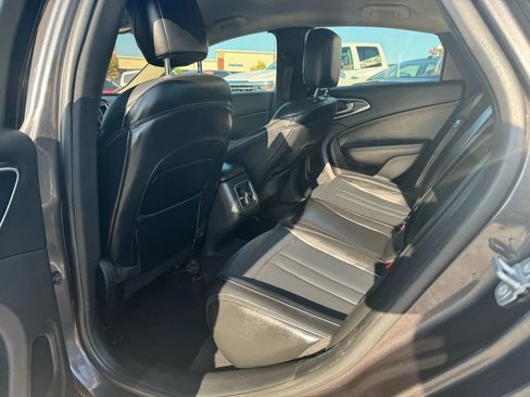 Used 2017 Chrysler 200 Limited Platinum w/ Comfort & Convenience Group image 6