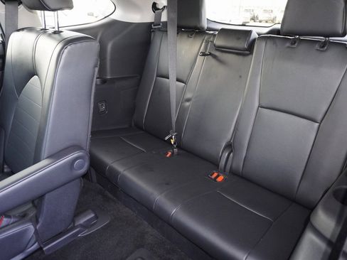 Certified 2025 Toyota Highlander XLE image 11