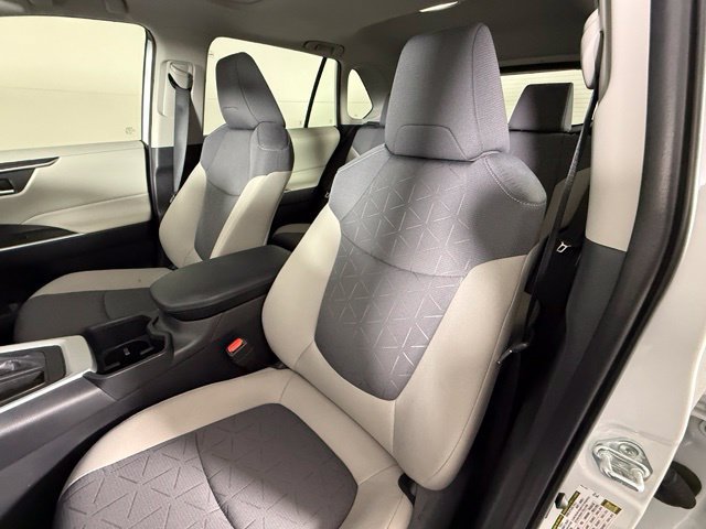 Used 2023 Toyota RAV4 XLE w/ Convenience Package FWD image 5