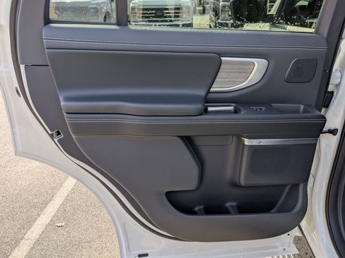 New 2025 Ford Expedition Platinum w/ Driver's Package image 29