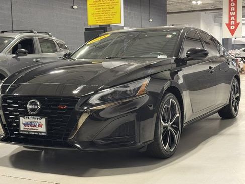 Used 2024 Nissan Altima 2.5 SR FWD image 30