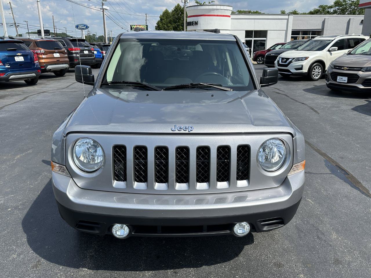 Used 2017 Jeep Patriot Latitude AWD/4WD image 5