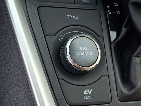 Used 2020 Toyota RAV4 XSE AWD/4WD image 19