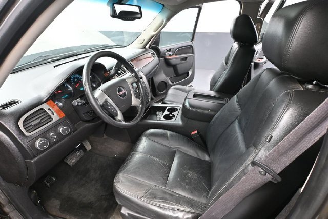 Used 2012 GMC Yukon XL SLT w/ SLT-2 Equipment Package AWD/4WD image 16