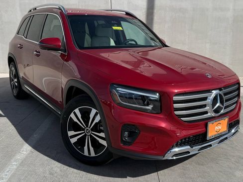 Used 2025 Mercedes-Benz GLB 250 image 1