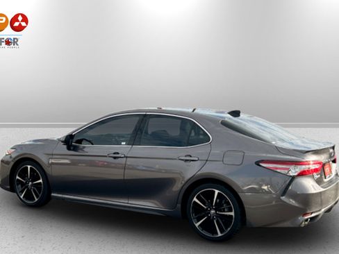 Used 2018 Toyota Camry XSE image 7