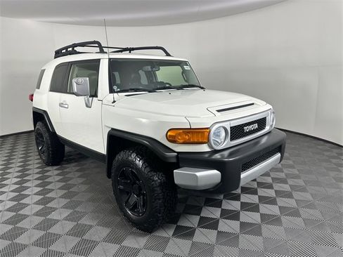 Used 2014 Toyota FJ Cruiser Base w/ Upgrade Package image 11