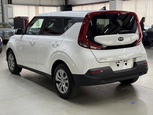 Used 2021 Kia Soul LX FWD image 2