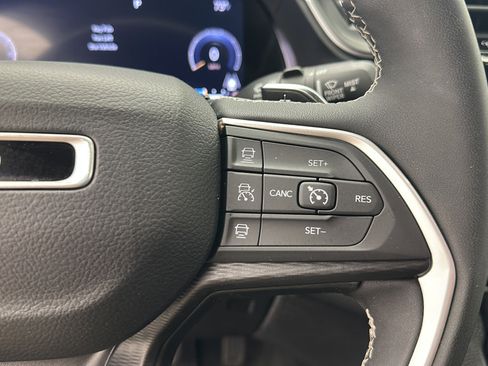 Used 2024 Jeep Grand Cherokee Altitude AWD/4WD image 19
