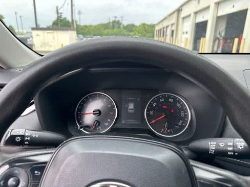 Used 2019 Toyota RAV4 LE FWD image 12