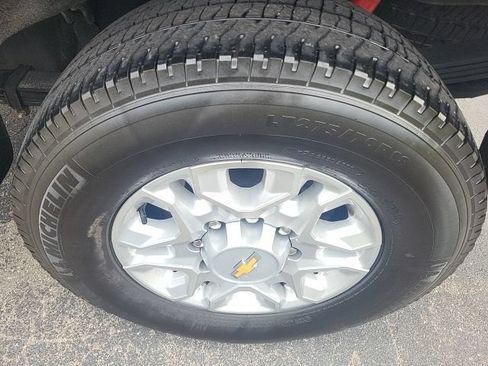 Used 2025 Chevrolet Silverado 2500 LT AWD/4WD image 14