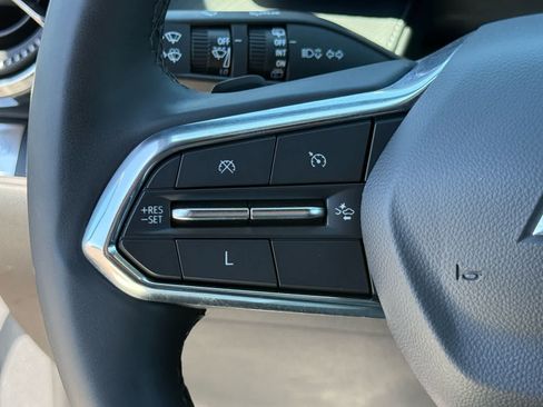 Used 2025 Chevrolet Equinox LT w/ Convenience Package II FWD image 16
