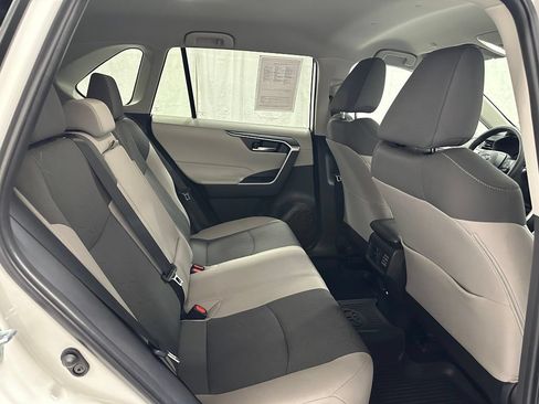 Used 2025 Toyota RAV4 XLE AWD/4WD image 53