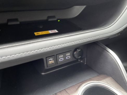 Used 2024 Toyota Highlander Platinum image 30