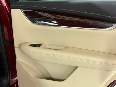 Used 2018 Cadillac XT5 Luxury w/ Driver Awareness Package image 21